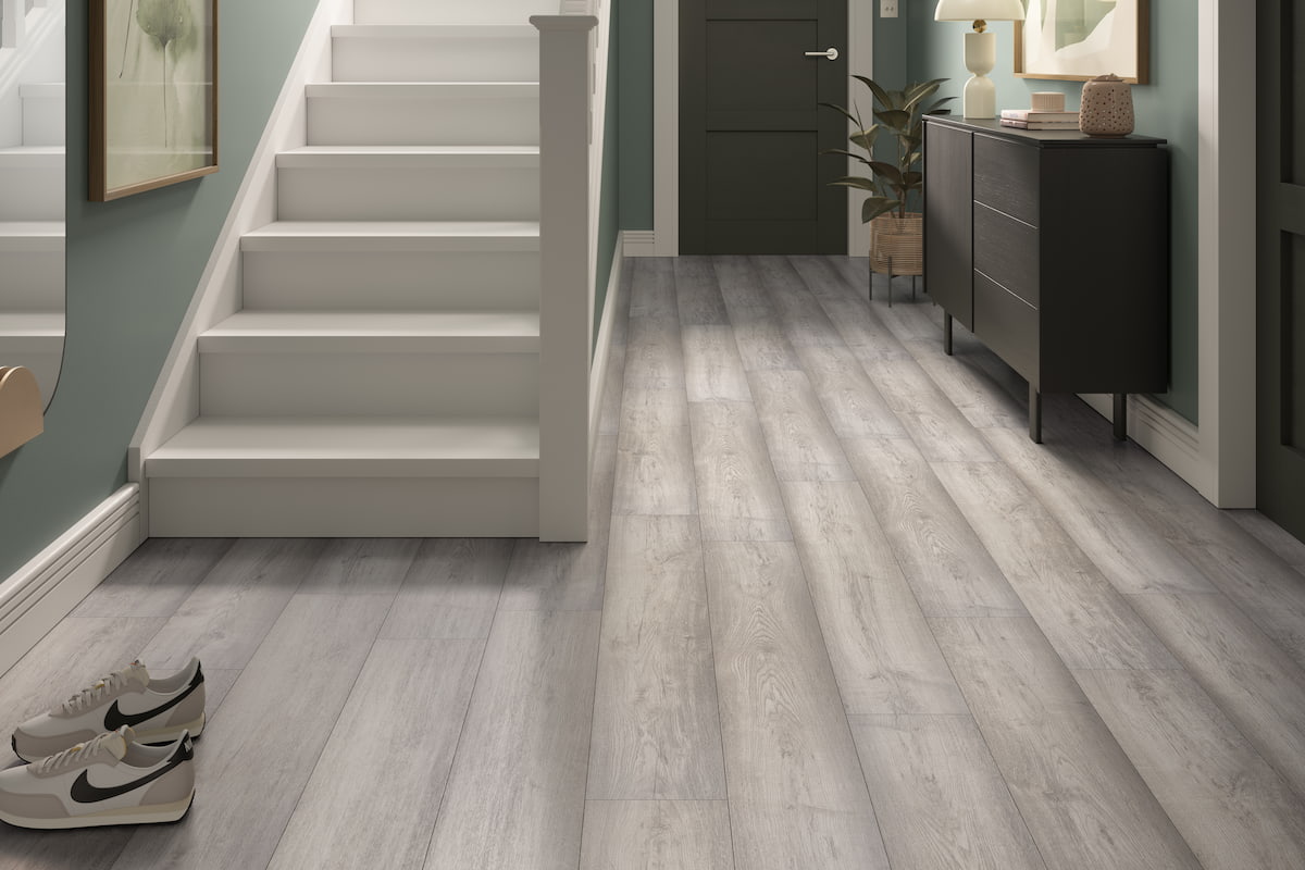 Series Woods 12mm Laminate Platinum Oak